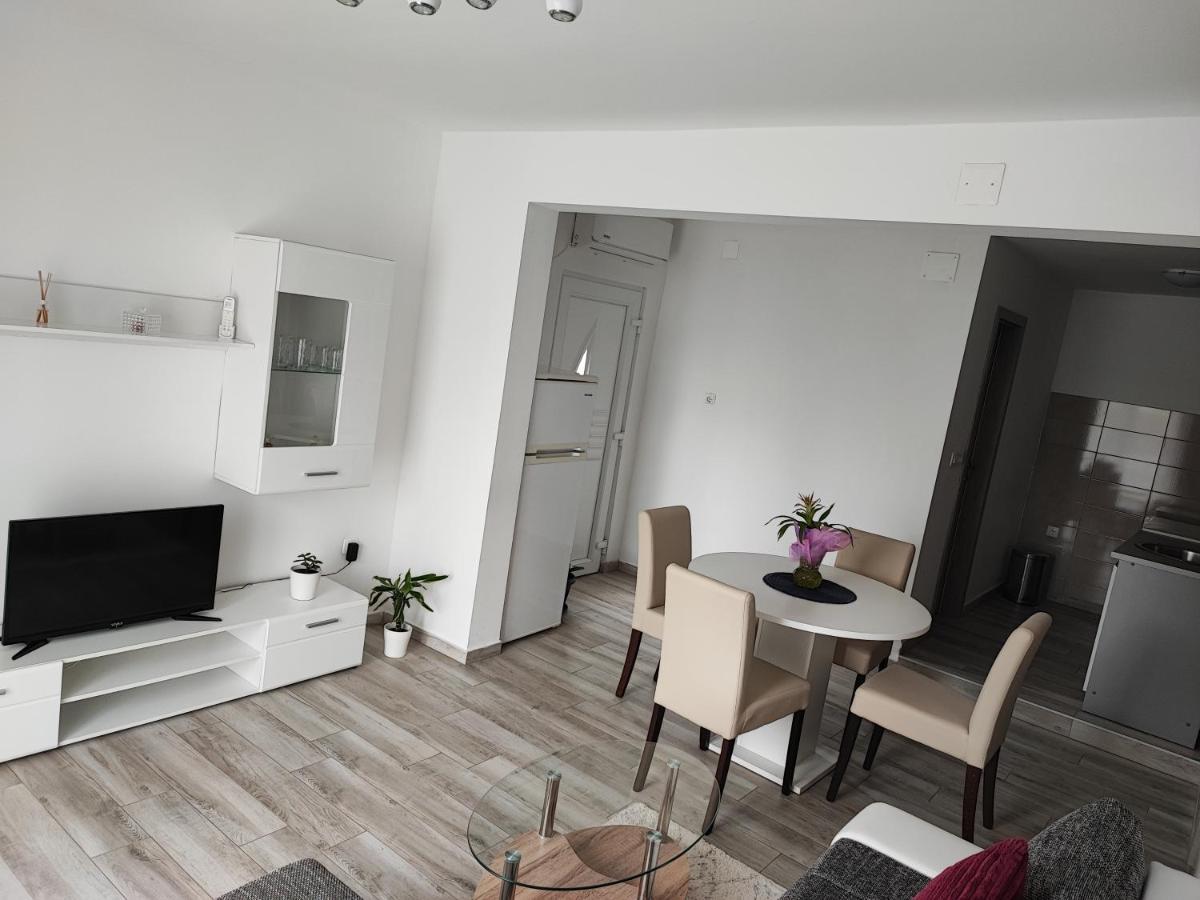G&S Apartment Tribunj  Bagian luar foto