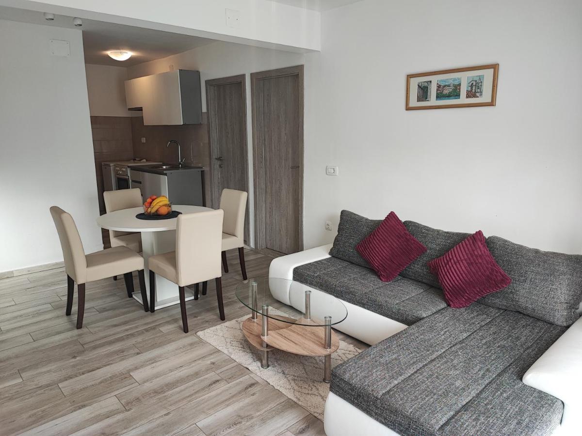 G&S Apartment Tribunj  Bagian luar foto